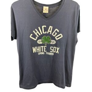 Chicago White Sox T-Shirt Women's Size Large V-Neck Tee Crystal Shamrock